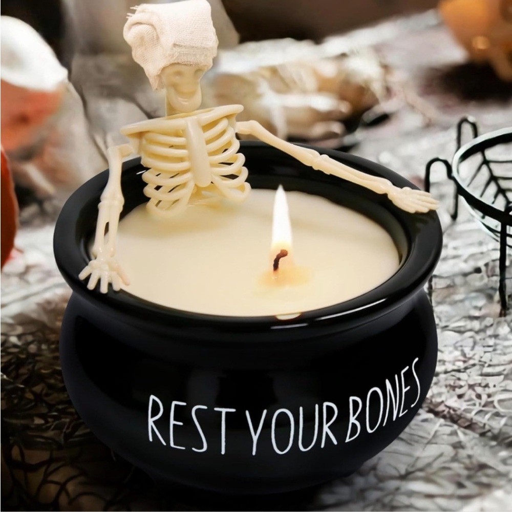 Halloween Skeleton Apple Cinammon Scented 100% Soy Candle NWT
